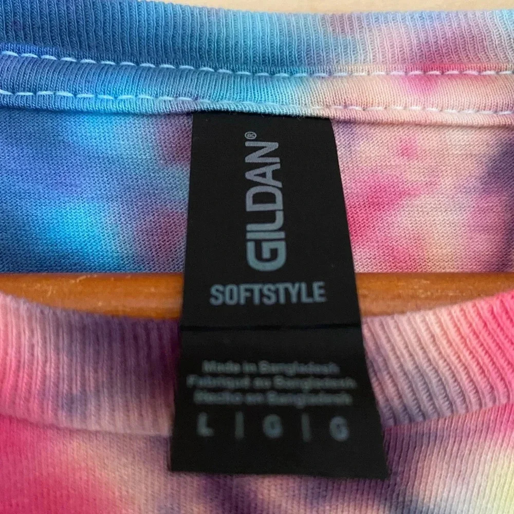 GILDAN Soft Style | Tie-Dye T-Shirt | Color: Blue,Red,Yellow,Black | Size: L - Picture 6 of 7